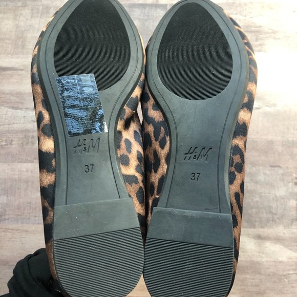 H&M Satin Like Almond Toe Flexible Leopard Flats - Picture 5 of 7